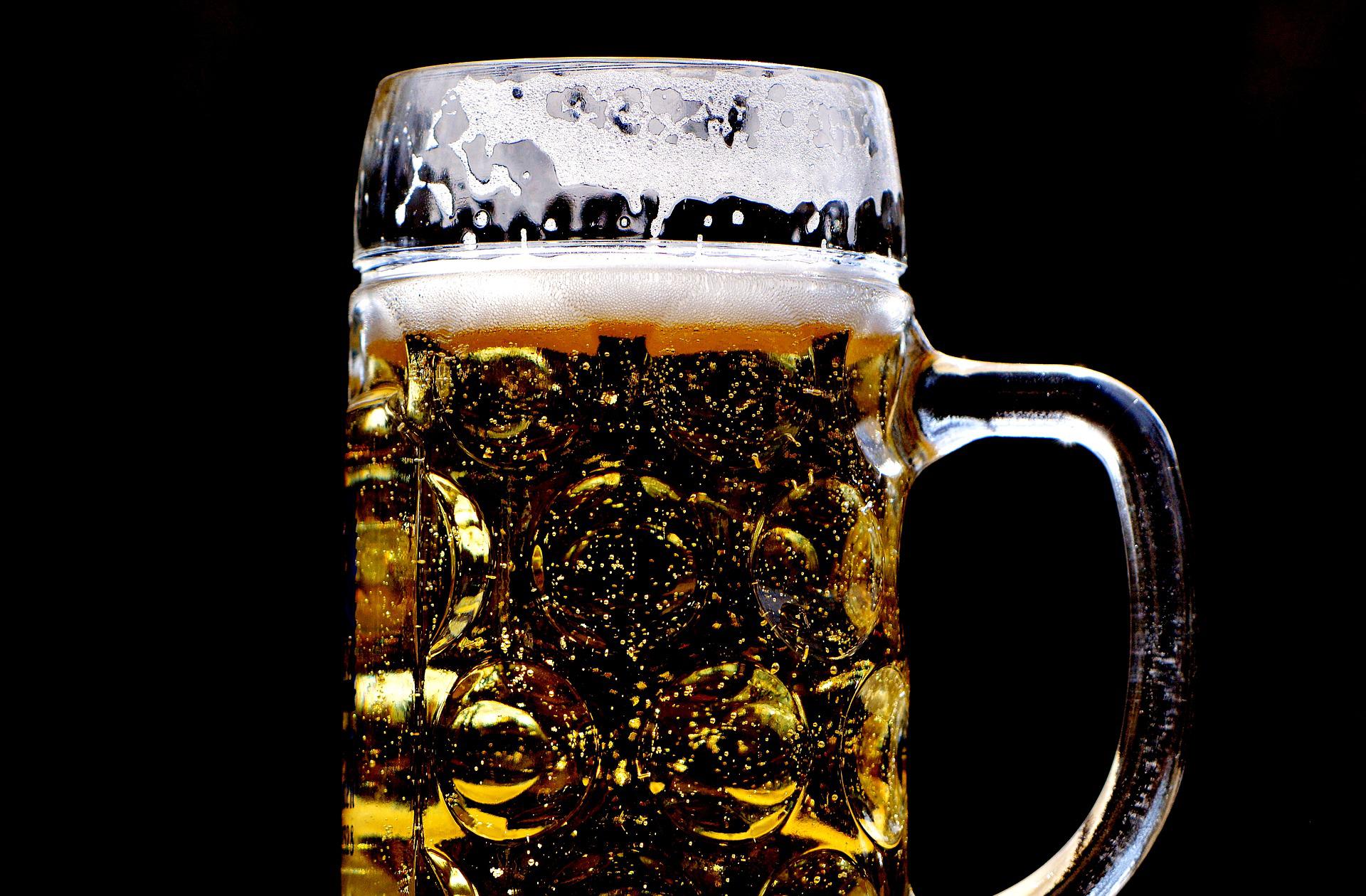 NE PRETJERUJTE! Evo koliko čaša alkoholnih pića izaziva ubrzano starenje mozga