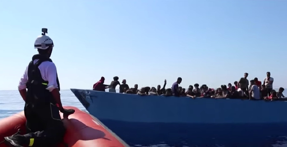 INVAZIJA IMIGRANATA NA ITALIJU U poslednja 24 časa stiglo oko 1.200 izbeglica