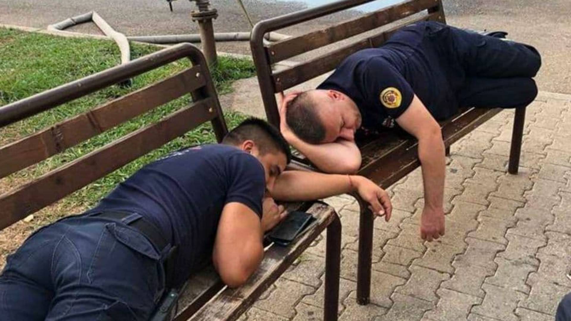 NA IZMAKU SNAGE Nikšićki vatrogasci od umora zaspali na klupama (FOTO)