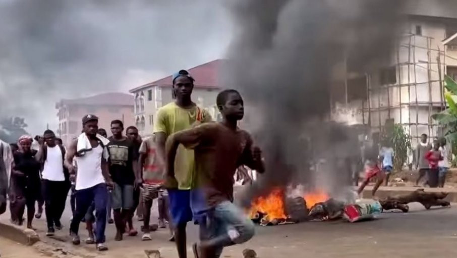 KRVAVI PROTESTI U SIJERA LEONEU: Ljudi izašli na ulice zbog rasta cijena, ubijeno više od 20 demonstranata (VIDEO)