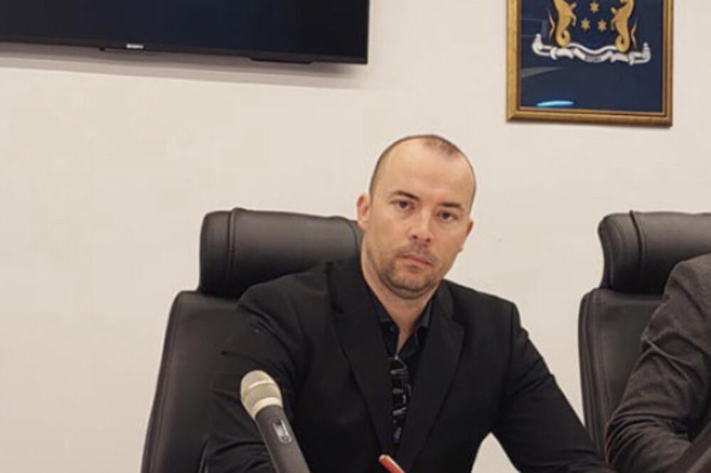 UPRAVA POLICIJE: Tri Cetinjanina prišli novinarki Gradske tvrdeći da treba da se čuje i „druga strana“