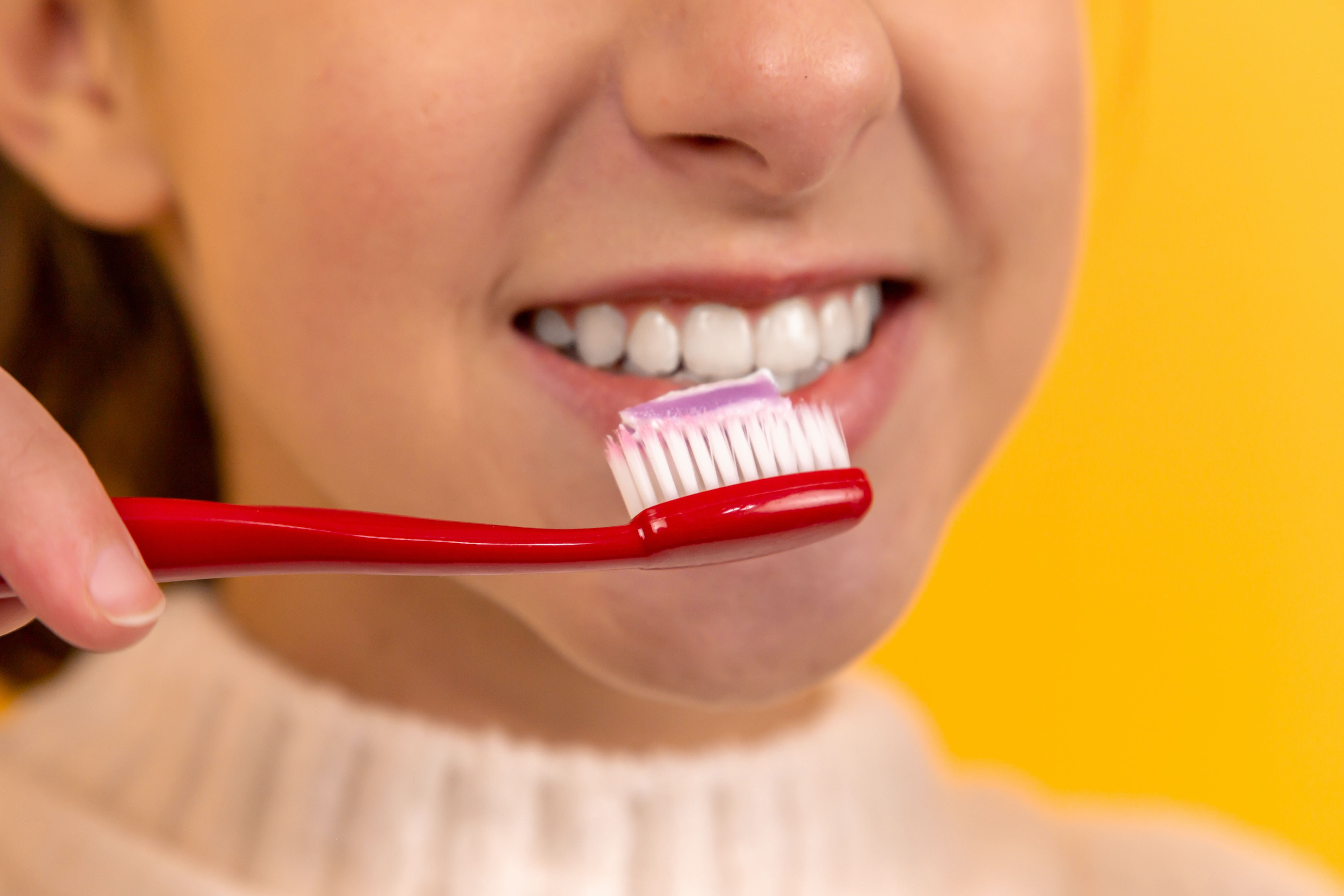 STOMATOLOZI SAVJETUJU Koliko često treba da mijenjamo četkicu za zube?