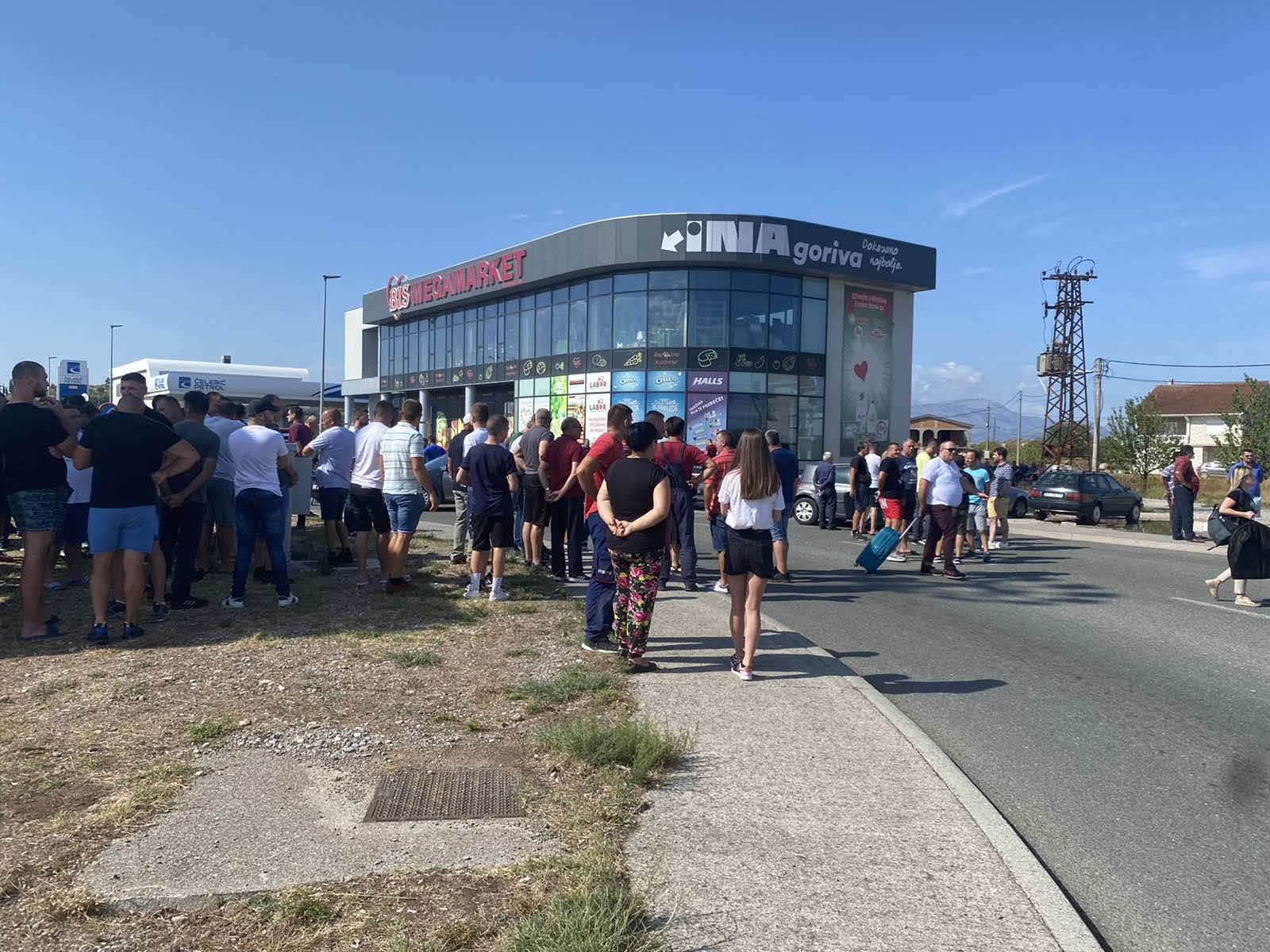 NAJAVLJENA BLOKADA: Aerodrom Podgorica moli putnike da dođu ranije