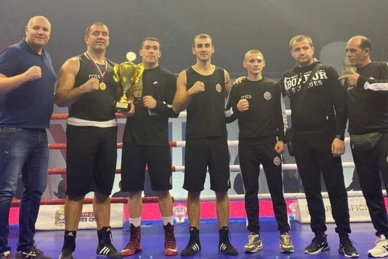 SPEKTAKL U SOMBORU: Vladan Babić najbolji u bokser u Srbiji!