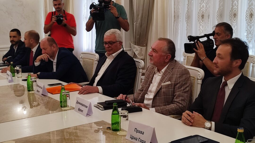 NASTAVAK DOGOVORA: Demokratski front pozvao na sastanak lidere parlamentarne većine sa izbora 30. avgusta