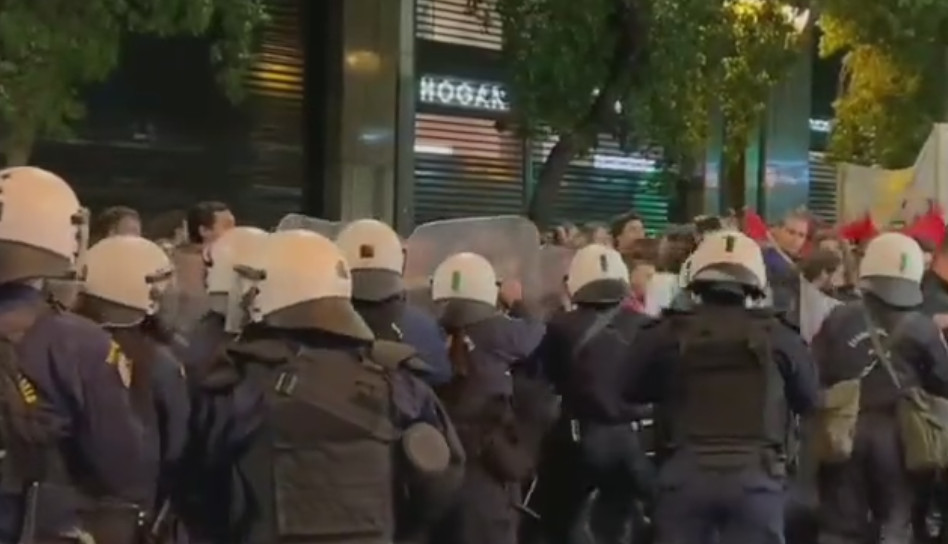 SUKOBI DEMONSTRANATA I POLICIJE: U Atini održani protesti protiv poskupljenja (VIDEO)