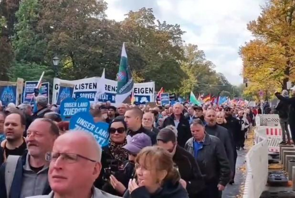 „NAŠA ZEMLJA NA PRVOM MJESTU“: Demonstracije u Nemačkoj protiv rasta cijena, EU i NATO (VIDEO)
