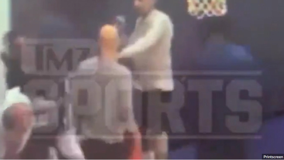 SKANDAL O KOJEM BRUJI PLANETA Isplivao snimak sramne tuče – NBA zvezda brutalno nokautirala saigrača (VIDEO)