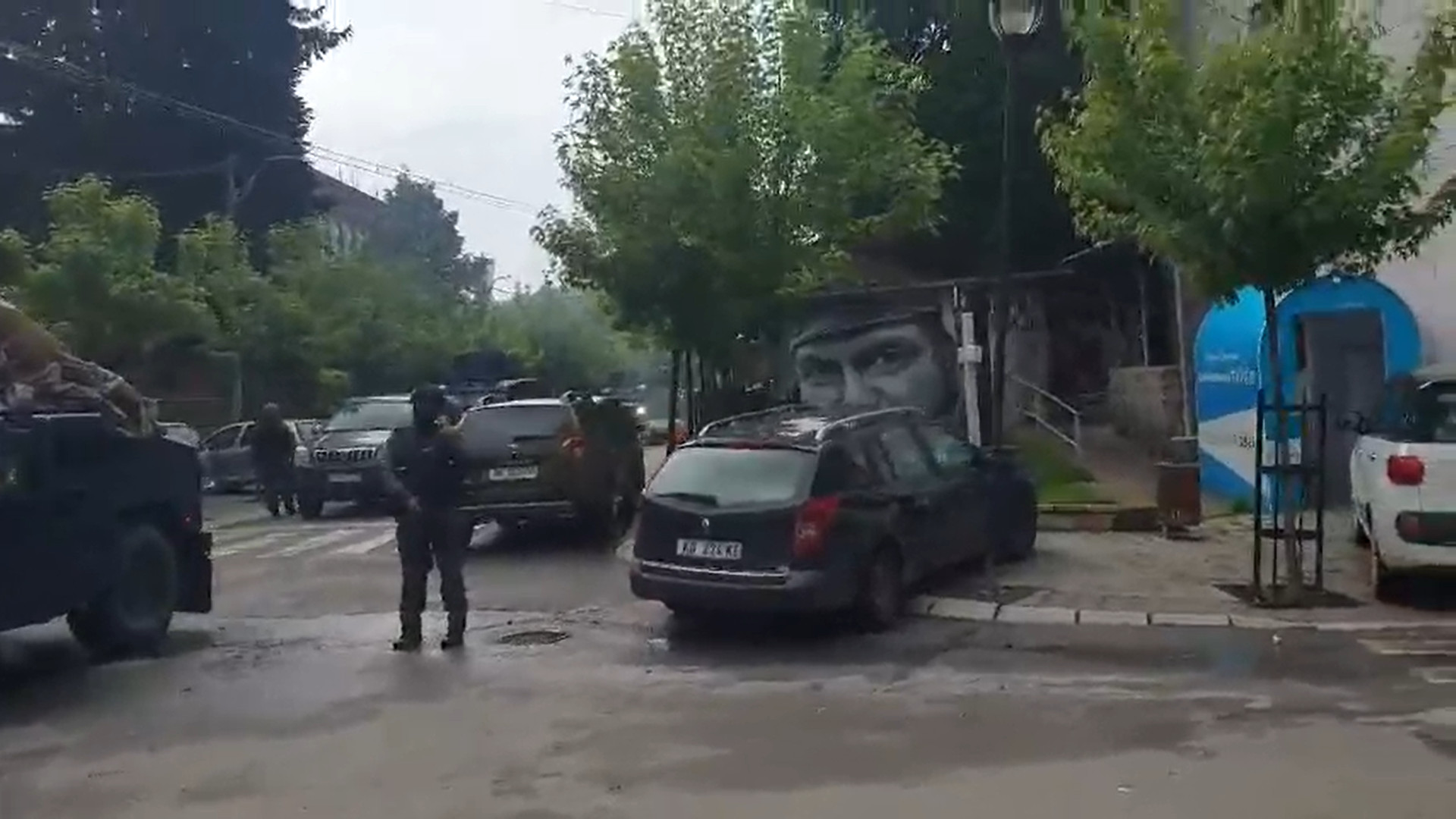 Specijalci tzv. kosovske policije s dugim cevima na ulicama Zvečana (FOTO)