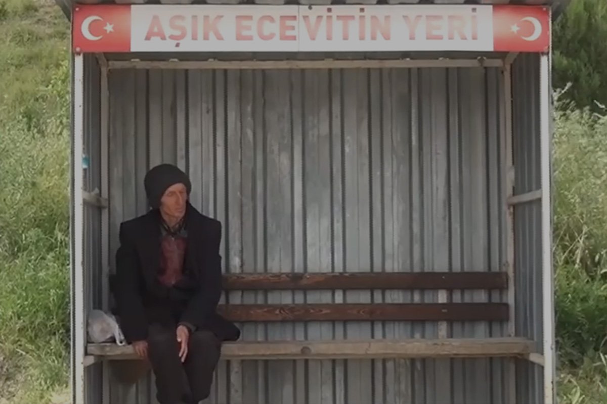 Turčin 24 godine na autobuskoj stanici čeka ženu koja ga je ostavila