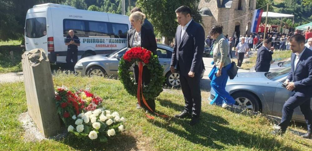Delegacija Skupštine Glavnog grada položila vijenac na spomenik žrtvama u Velici