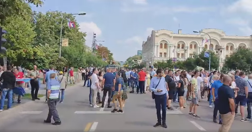 SNSD blokirao saobraćaj u centru Banjaluke (VIDEO)