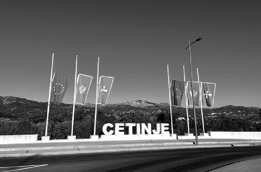 Zastave na pola koplja uoči godišnjice masakra na Cetinju