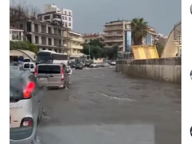 Saobraćajni kolaps u Bečićima zbog kiše, voda se izlila na magistralu (VIDEO)