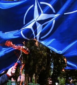 U Crnoj Gori nije kažnjivo zapaliti zastavu NATO pakta