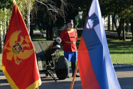 Slovenija donirala brdske topove Počasnoj gardi Vojske CG