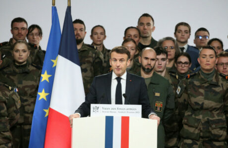 Makron naredio mobilizaciju vojske u Francuskoj