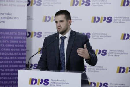 Izmjena Zakona o državljanstvu utapanje Crne Gore u „srpski svet“