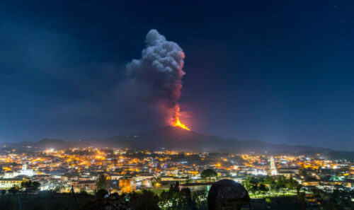 Erupcija vulkana Etna na Siciliji (video uživo)