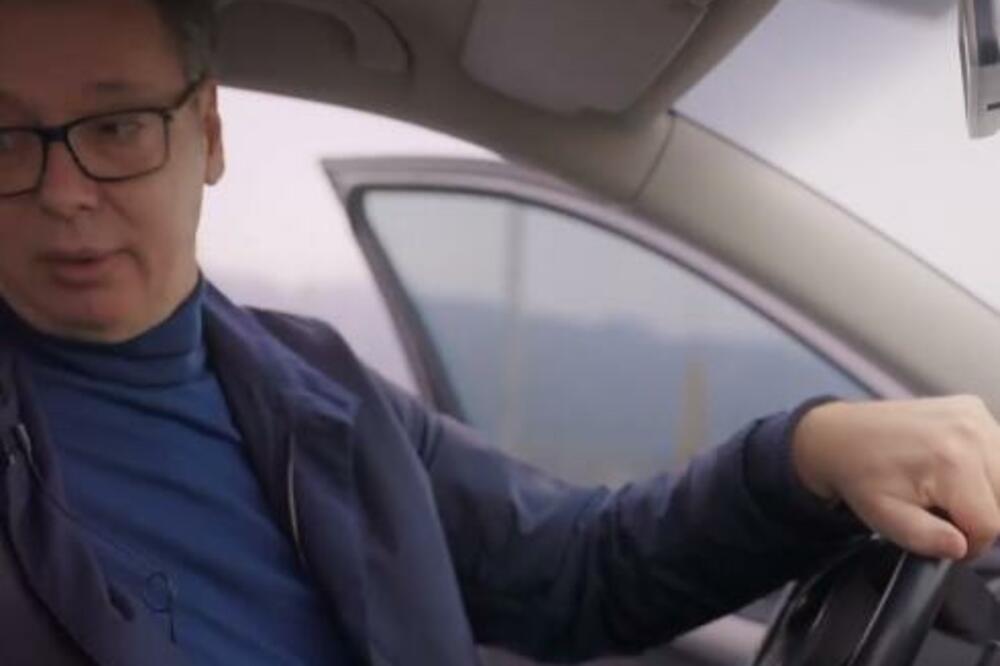 „SAMO DA POBJEGNEM OVIMA MOJIMA IZ OBEZBEĐENJA“ Vučić sjeo za volan i objavio NESVAKIDAŠNJI VIDEO: „Da vidimo šta puštaju na radiju“