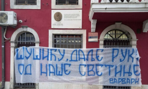 DRAGANU BOKANU MILION VIŠE NA RAČUNU Varvarskim transparentom na ulaz u sjedište NSD