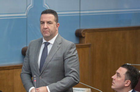 Milatović pohvalio Spajićev budžet na način da će ga zaboljeti glava
