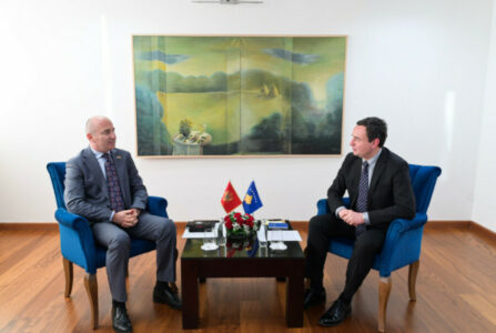Crnogorci sa KiM uvrijeđeni što su se crnogorske diplomate u Prištini nametnule Kurtiju umjesto njih