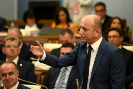 KNEŽEVIĆ POLITIČKI DEMOLIRA LICEMJERE Milojko Spajić nema moju podršku da Crna Gora glasa za Rezoluciju o Srebrenici