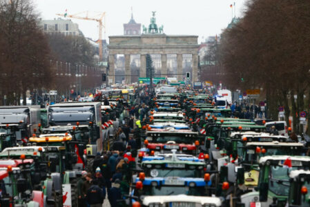 NA BERLIN Njemački poljoprivrednici pokrenuli masovne blokade u zemlji (video)
