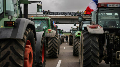 Traktori pred Parizom, poljoprivrednici u Belgiji blokirali glavne puteve (video)