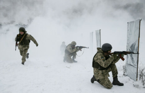 U Ukrajini predloženo slanje poslanika i državnih službenika na vojne vježbe