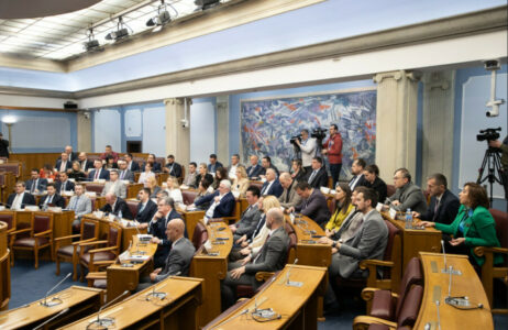 Parlamentarna većina blizu dogovora o tropetinskoj većini za izbor VDT-a