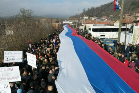Raseljeni Srbi sa KiM najavili blokadu administrativnog prelaza Merdare
