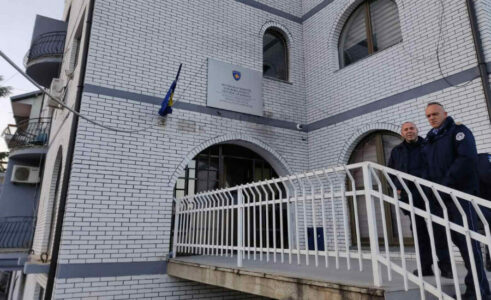 PROVOKACIJA Na zgradi opštine Zubin Potok postavljena tabla sa natpisom „Republika Kosovo“