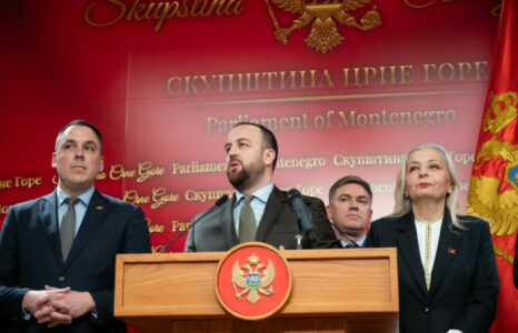 POLITIČKI PERFORMANS DPS proslijedio inicijativu poslaničkim klubovima za smjenu Mandića