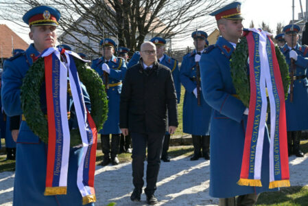 Predsjednik Srbije Aleksandar Vučić uručio ordenje zaslužnim pojedincima i institucijama