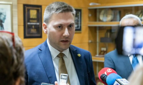 E OVO JE ZARADA Crnogorskom saradniku u nastavi januarska neto plata skoro 6.000 eura