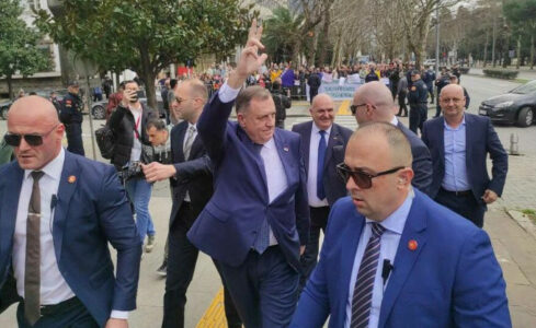 DOČEK ZA BRATA Dodik i Mandić u Sabornom Hramu u Podgorici
