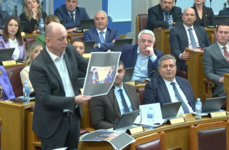 DPS NA APARATIMA Andrija Mandić dostojan obavljanja funkcije predsjednika Skupštine
