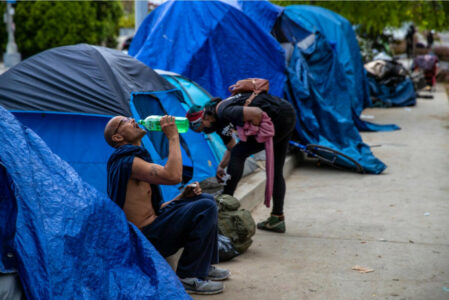 I OVO JE AMERIKA U Los Anđelesu okupiranom beskućnicima svi pate (foto)