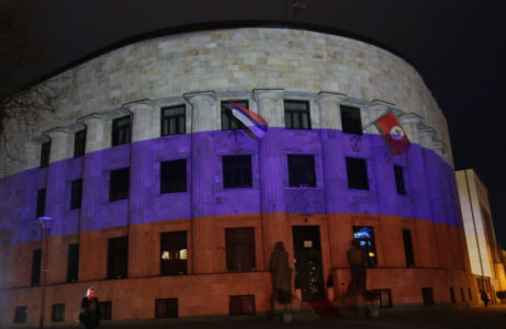 U ČAST PUTINOVE POBJEDE Sinoć je Palata Republike u Banjaluci bila u bojama ruske trobojke