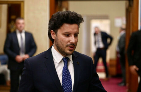 BURNO U SKUPŠTINI Traži se od ministra Milovića da podnese ostavku