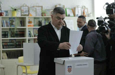 Hrvatska ministarka kulture i medija dobila manje preferencijalnih glasova od starlete Karabatić