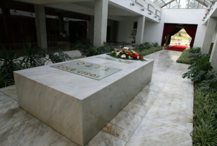 Šapić pokreće inicijativu da se Titov grob premjesti u Kumrovec iz Kuće cvijeća