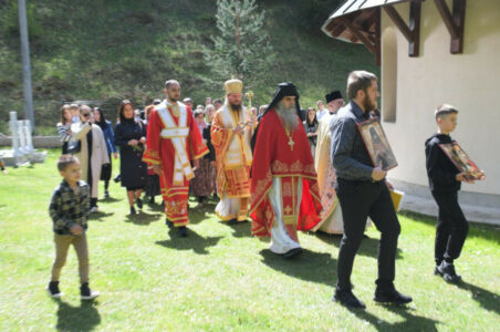 Cvijeti proslavljene uz prisustvo velikog broja vjernika u hramovima i manastirima širom Krajine i Dalmacije