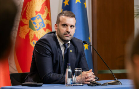 SRAMNO Premijer Spajić ne zna „đe je zapelo“ oko rezultata popisa, pomogao bi da se „odpetlja“
