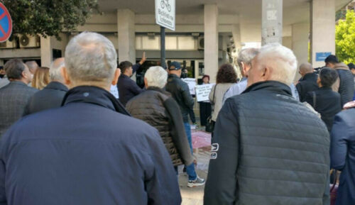 CRVENOM FARBOM NA SDT Okupili se poštovaoci Milivoja Katnića na protestu