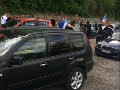PODGORICA JE DANAS OGLEDALO SRPSKO Kolone automobila pristižu u Namanjin grad na protest