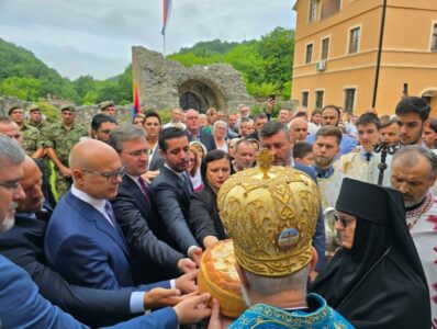 U manastiru Ravanica služen parastos Svetom knezu Lazaru i kosovskim junacima