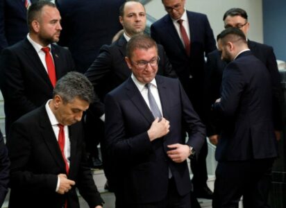 NEMA VIŠE SAVIJANJA Makedonski premijer poručio Grcima i Bugarima da ima kičmu